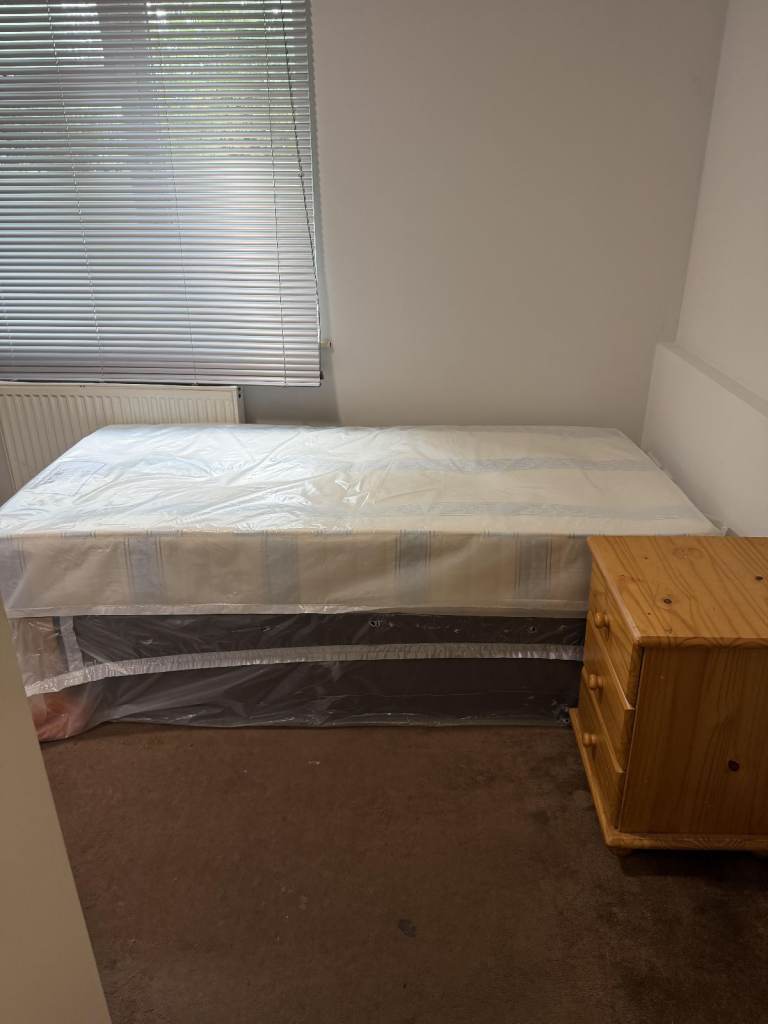 DSS ACCEPTED - Studio Flat Available in Walnut Close, Hayes UB3