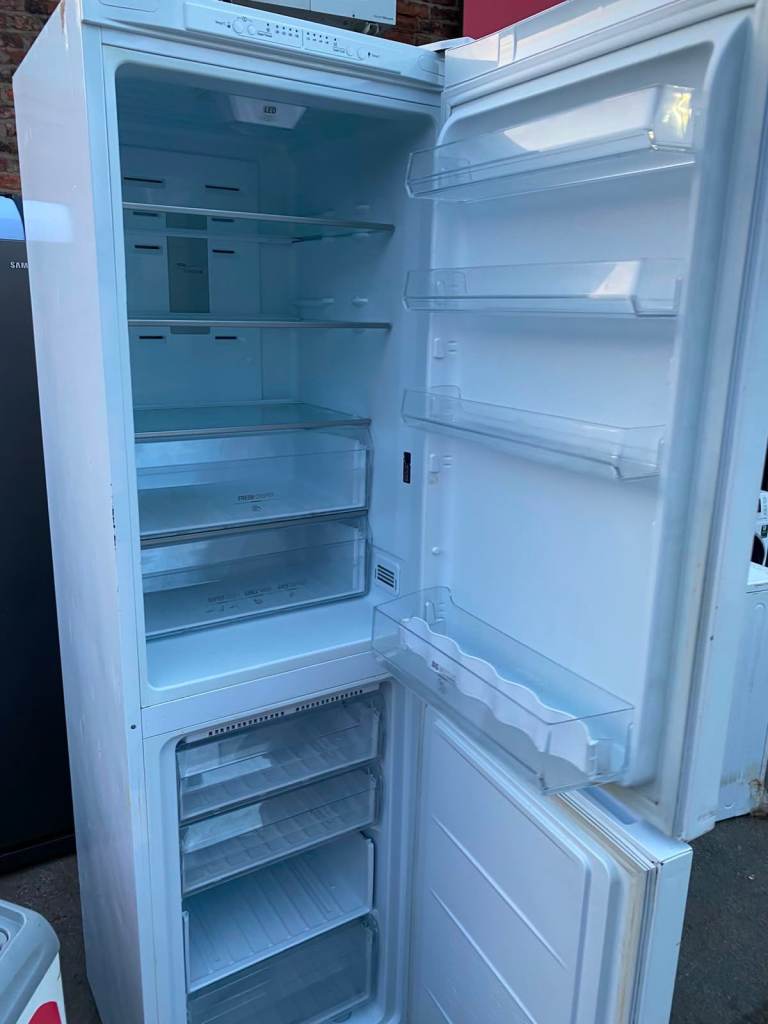Hotpoint Freestanding Fridge Freezer – White, Good Condition Cheapest price