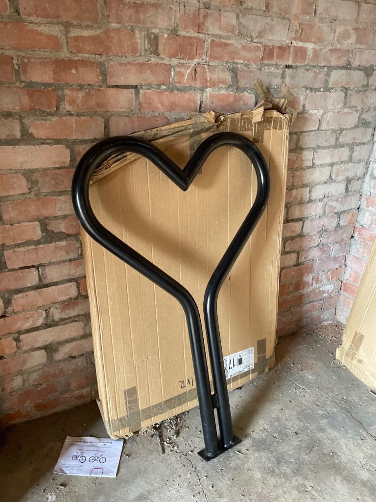 New Black Heart-Shaped Bike Stand