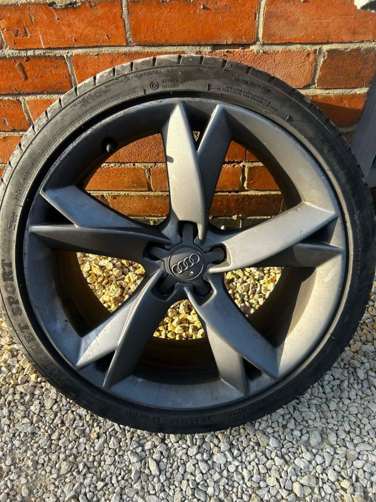 Audi 19inch y spokes with good tyres 