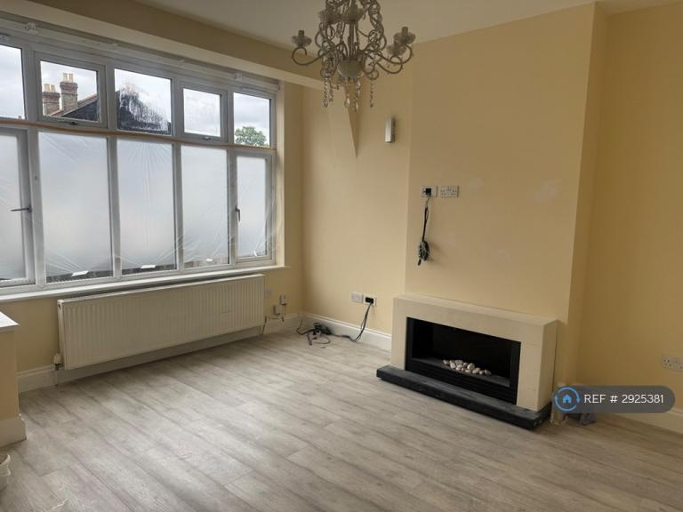 3 bedroom house in Earlswood Avenue, Thornton Heath, CR7 (3 bed) (#2925381)