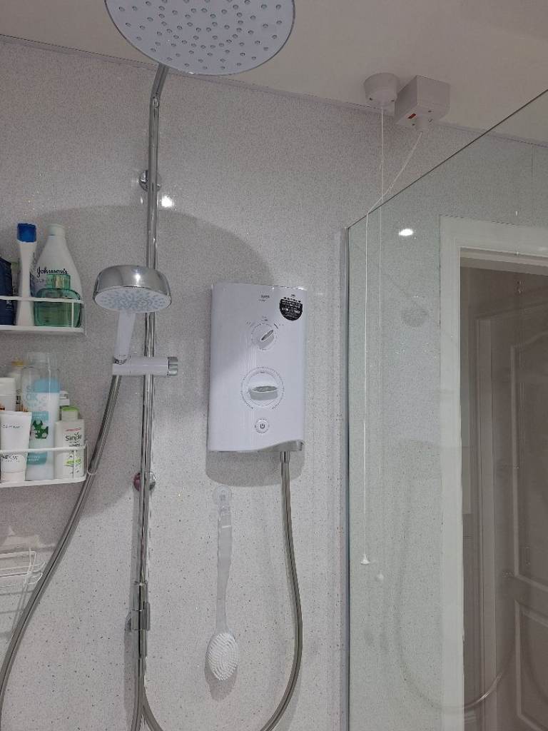 Walk-in shower enclosure 