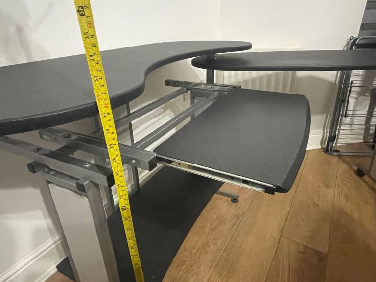 Curved computer workstation 