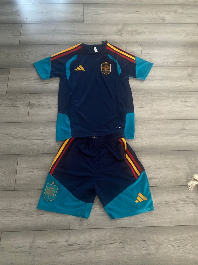 Brand New Spain Training Kit. Size Small Mens. 35£