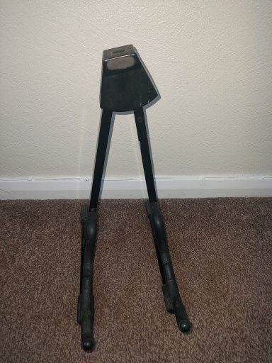 Black Guitar Stand – Good Condition