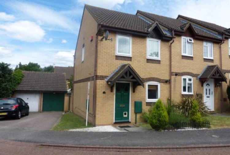 2 bedroom house with garden available now