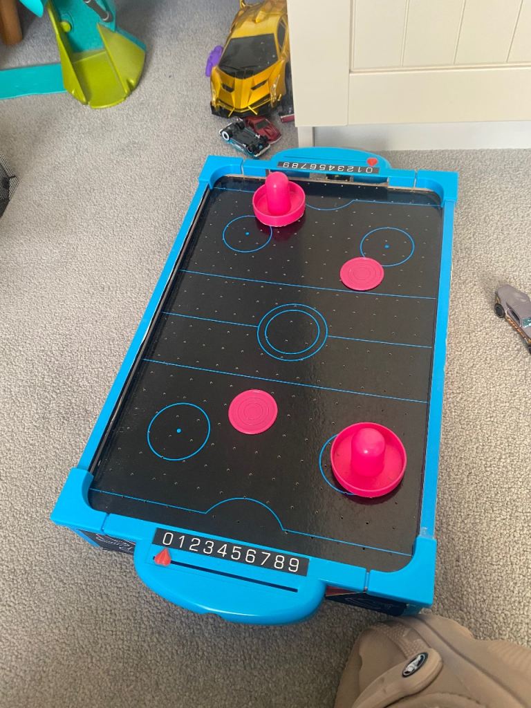 Air hockey & fussball table 