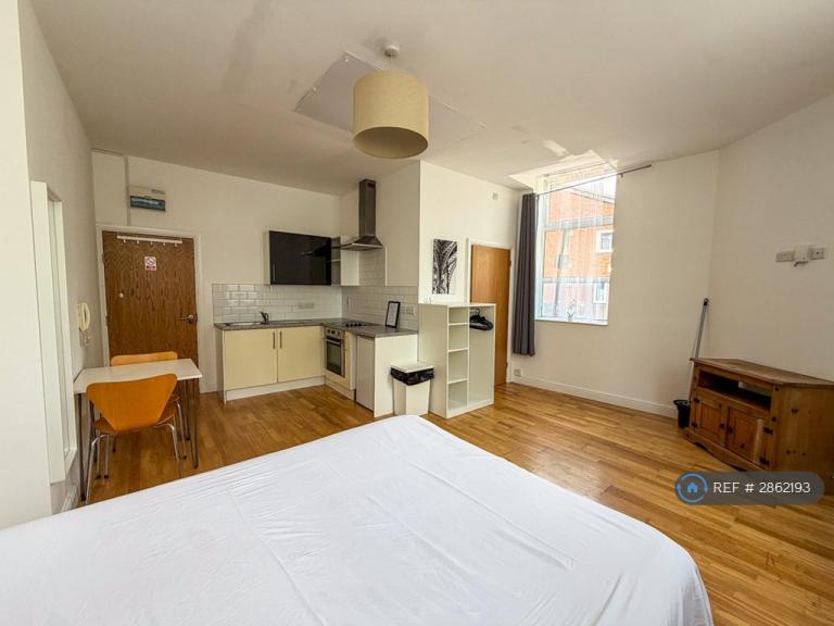 Studio flat in Lansdowne Road, Leicester, LE2 (#2862193)