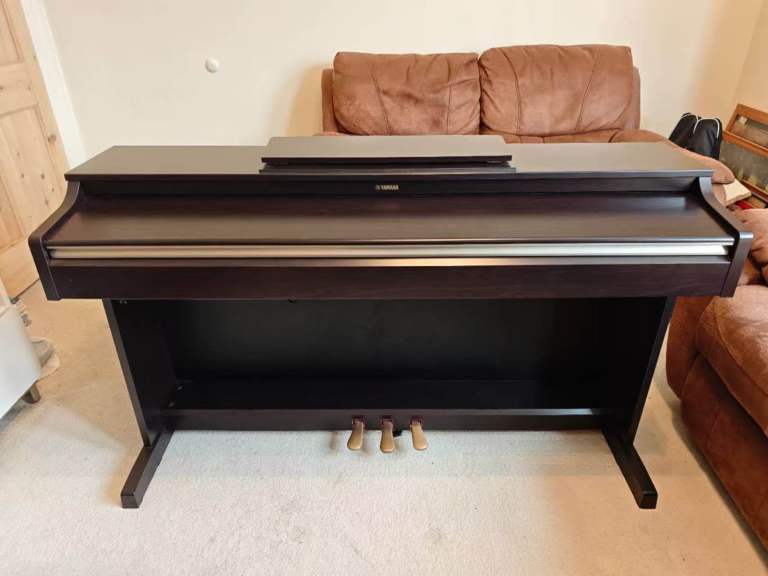 Yamaha YDP-162R Digital Piano - Brown, Good Condition
