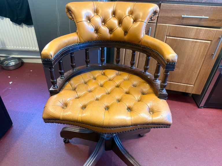 Captains chair - vintage leather 