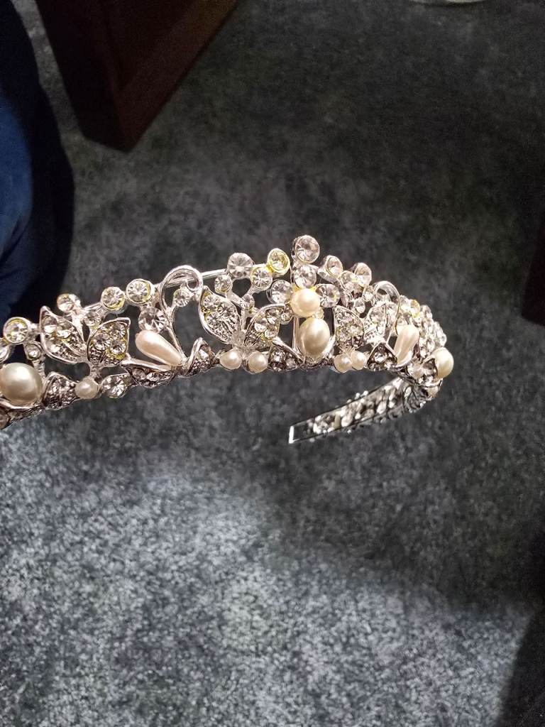 Beautiful bridal tiara by Twilight Designs 