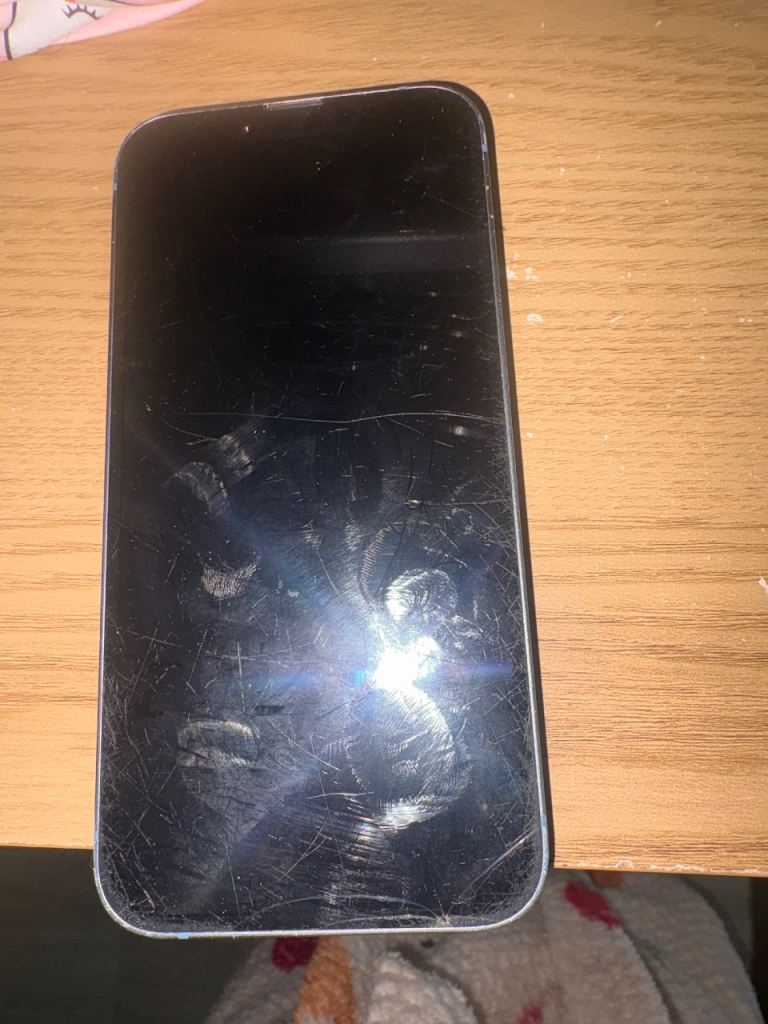 iPhone 14 in blue needs the screen reairing