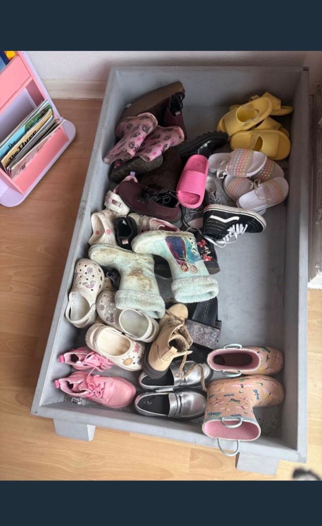 Underbed storage on wheels 