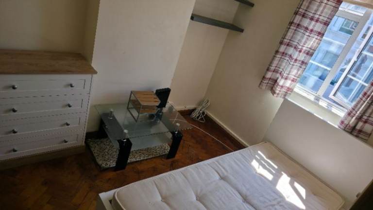 Kilburn room to let