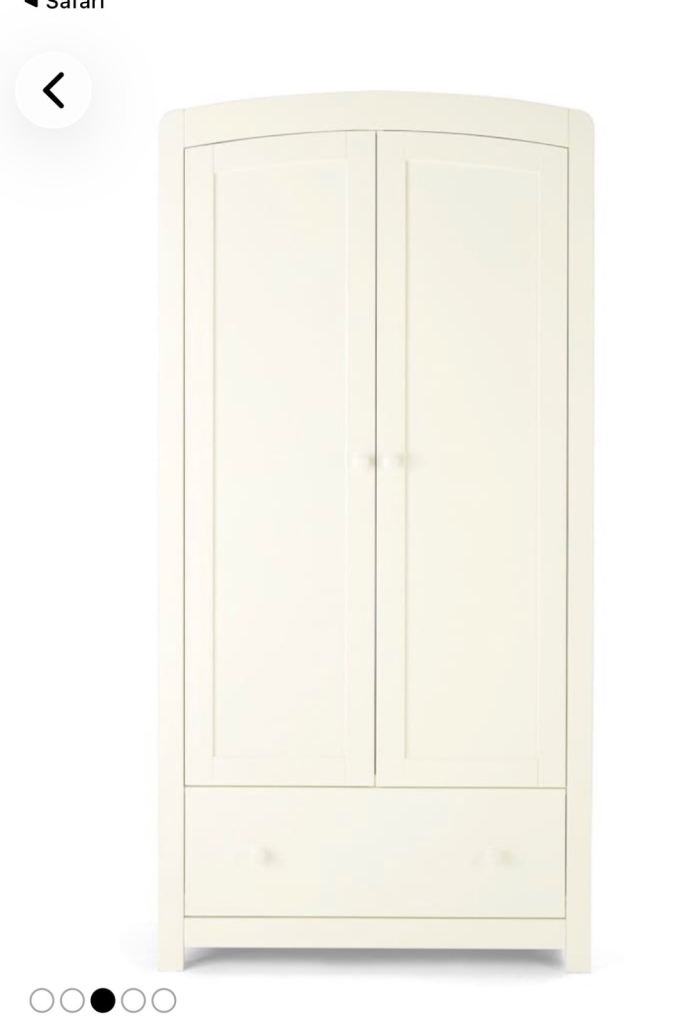 Mia wardrobe
