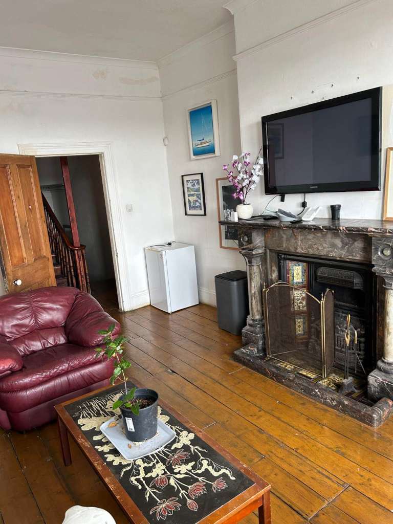 Room to rent on Lipson Road Plymouth