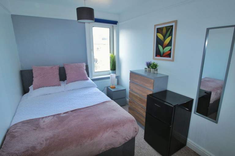🌟 Spacious Double Room 🛏️ | ZERO DEPOSIT | All Bills Included 💡 | Walk to Uni & City Centre!