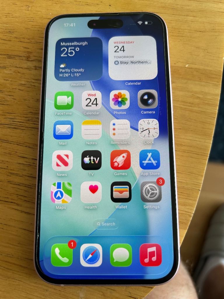 Apple IPhone 15 128 GB in Pink