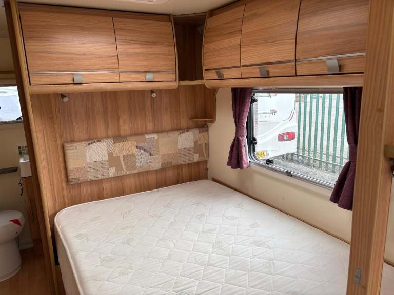 BAILEY PEGASUS VERONA - FIXED BED CARAVAN WITH END WASHROOM AND MOTORMOVER