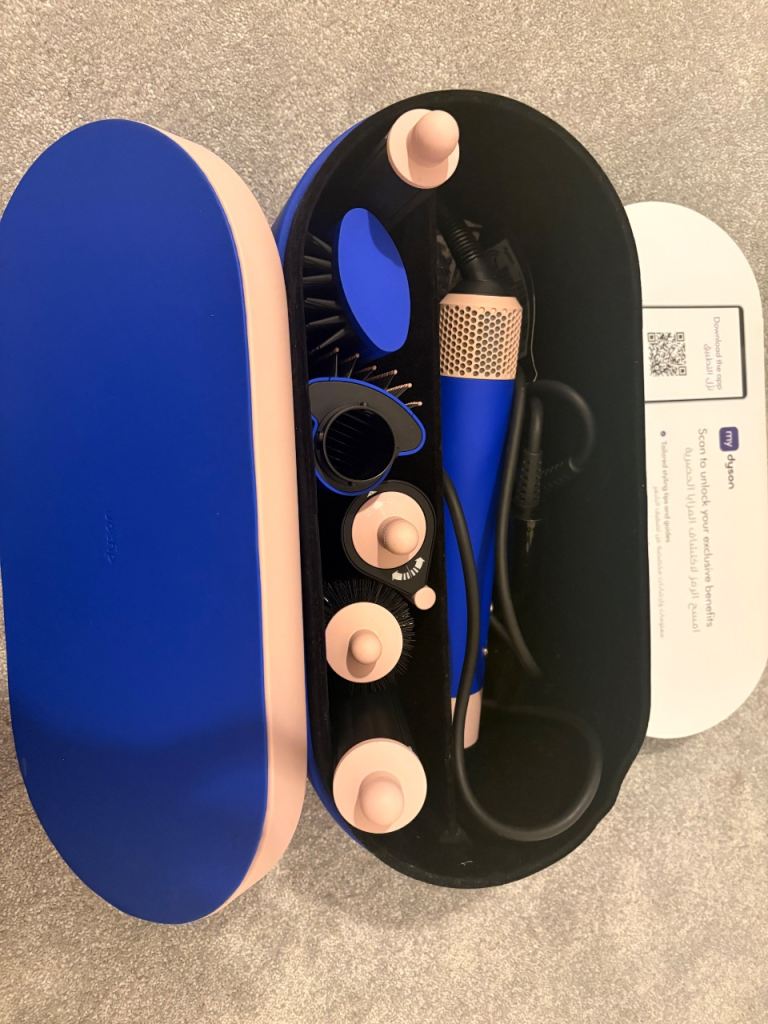 Dyson Airwrap Styler – Long with case in excellent condition 