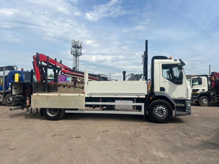 2023 DAF TRUCKS LF 230 POLE CARRIER ONLY DONE 14,002 KM , FASSI CRANE 
