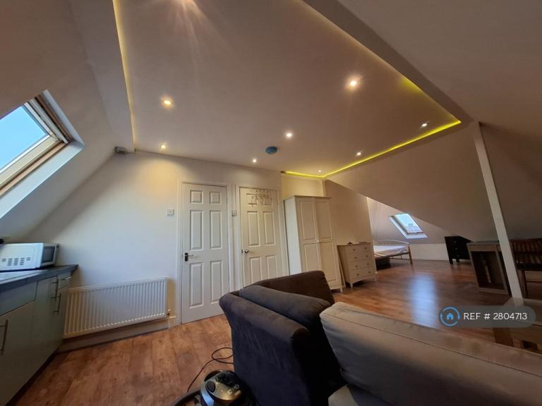 Studio flat in The Ridgeway, London, NW9 (#2804713)