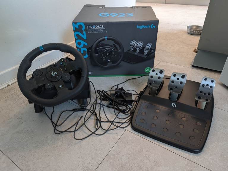 Logitech G923 TRUEFORCE Racing Wheel and Pedals – Good Condition