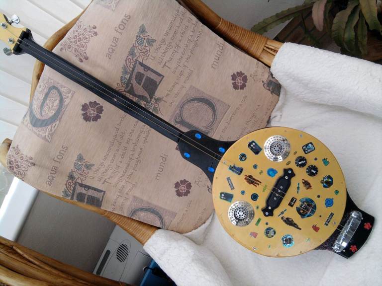 2 String Bass Guitar with amp pick up excellent condition, bargain