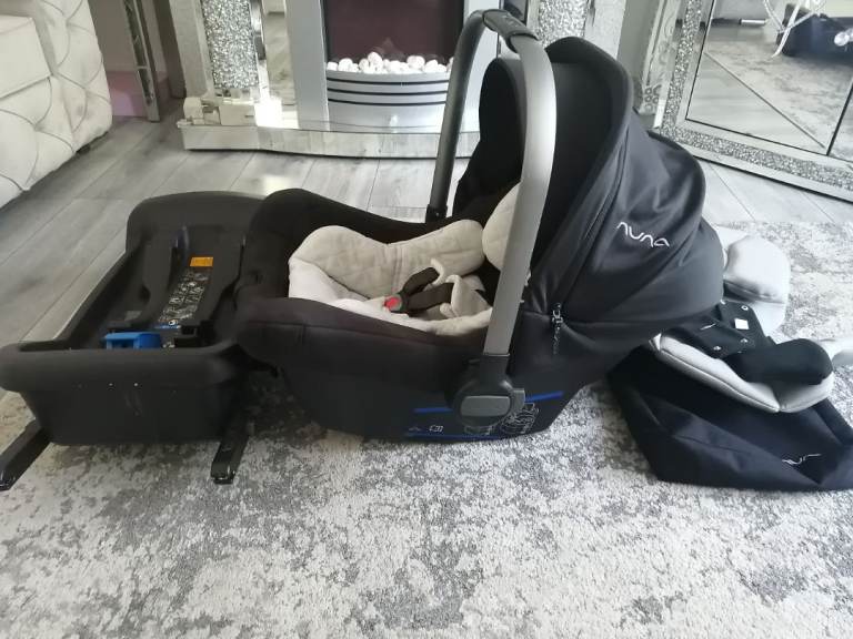 Nuna Infant Car Seat and ISOFIX Base – Black, Good Condition