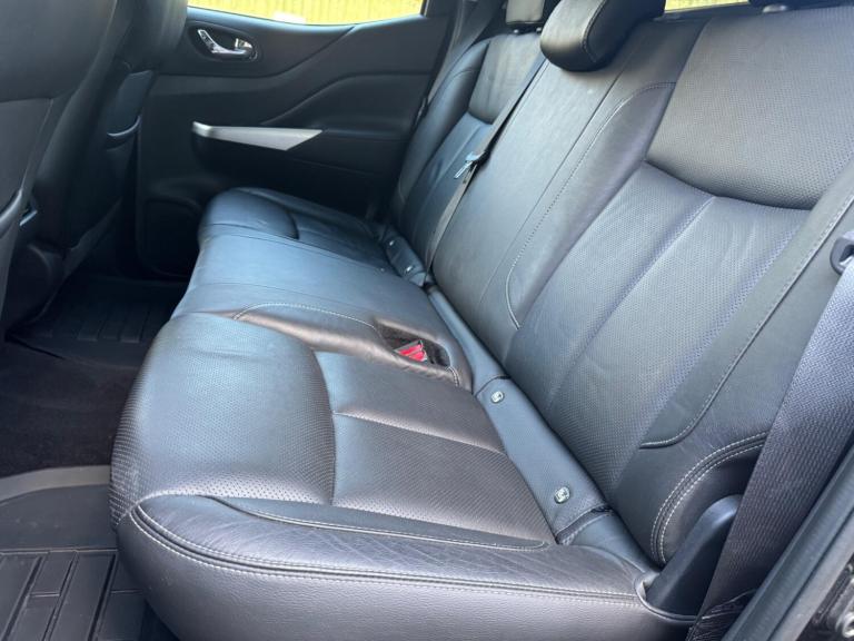  Nissan Navara 2.3 dCi Tekna Auto 4WD Euro 6 4dr Diesel Automatic