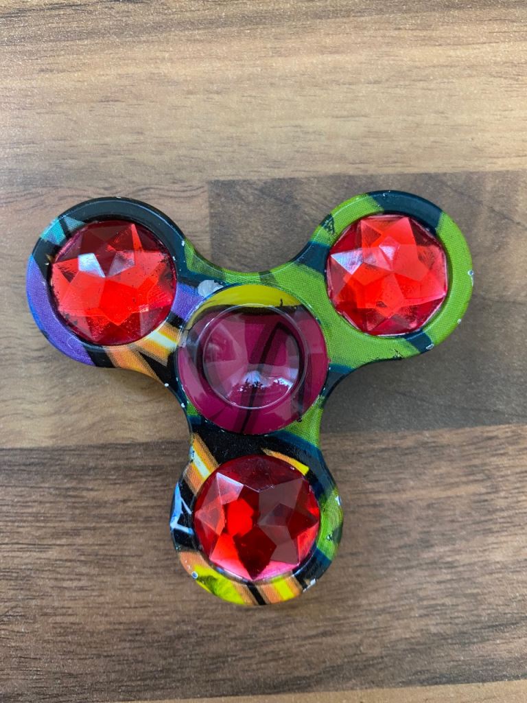 Hand spinner. 3_ arm . 