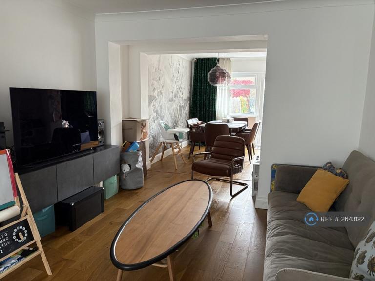 3 bedroom house in Diban Avenue, Hornchurch, RM12 (3 bed) (#2643122)