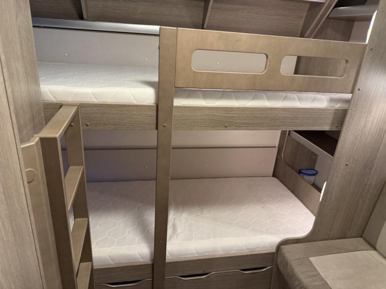 2022 HOBBY Prestige 720 kwfu 6 Berth fixed, bunkbeds, and double