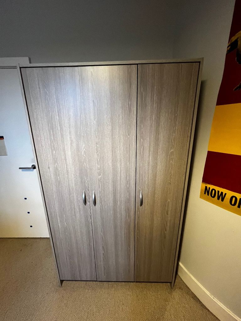3 door wardrobe
