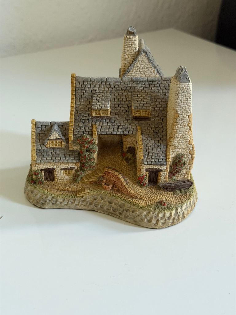 David Winter Devoncombe Cottage Figurine 1986 West Country Collection