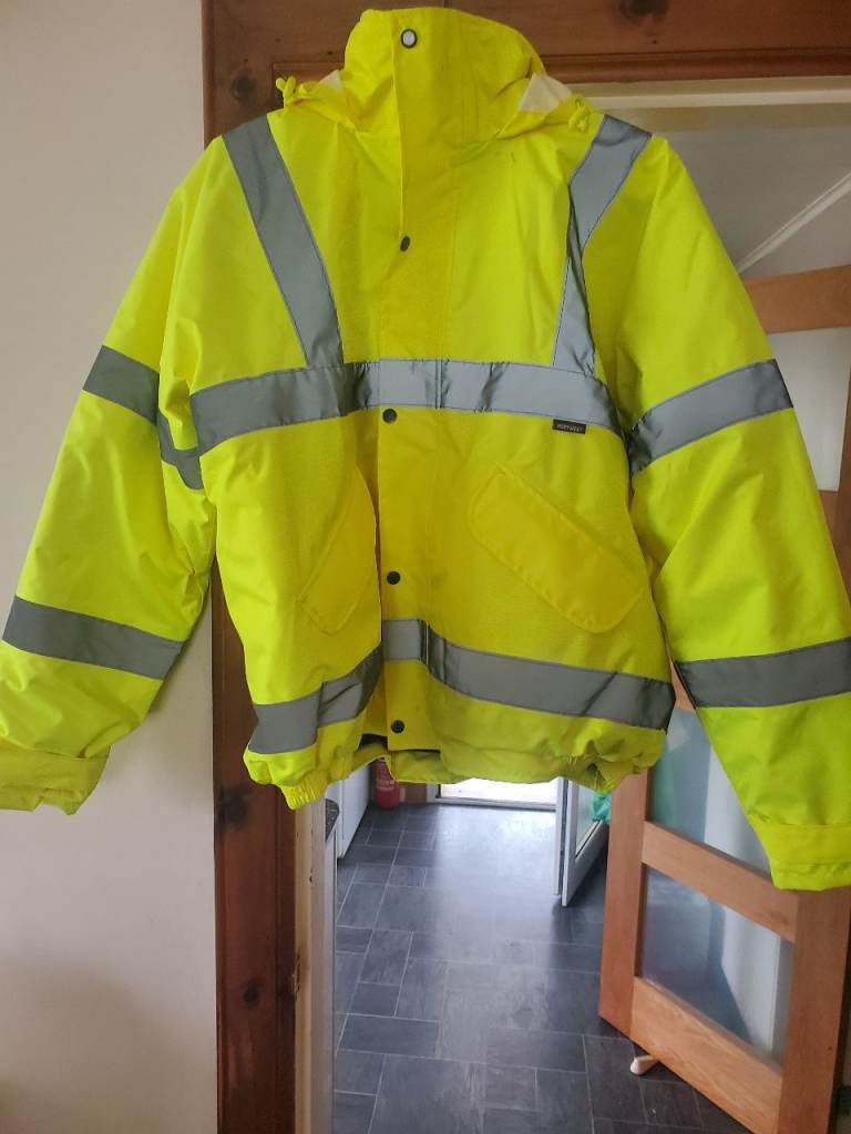 Portwest Padded Waterproof Hi Vis Bomber Jacket. Size XL, NEW.