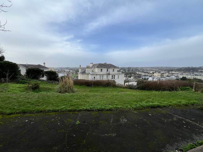 1 Bedroom Available in a Shared House in Torquay