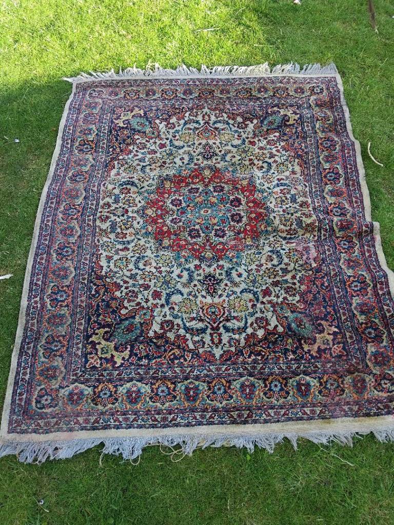 Traditional Patterned Area Rug / Carpet. 1.6m x 1.3m