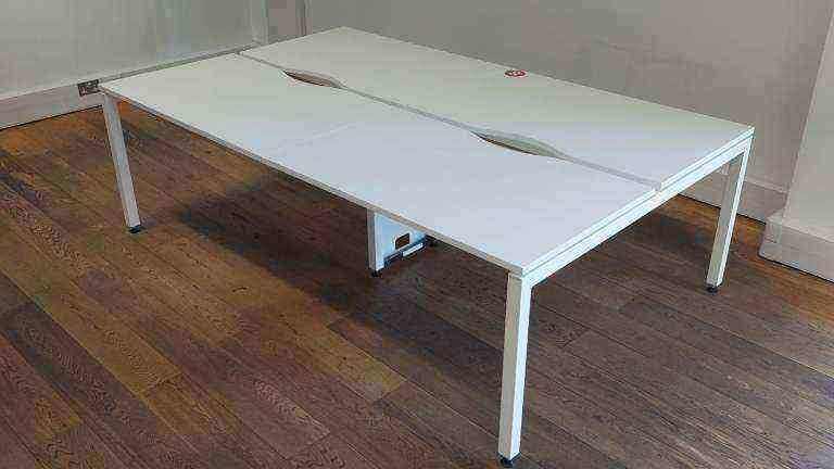 Pre-owned White 4 person pod bench bank computer office desks 120cm x 73cm each desktop