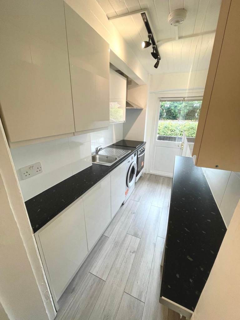 One Bedroom Flat Available Immediately, Woodside Road, SM1 3SU