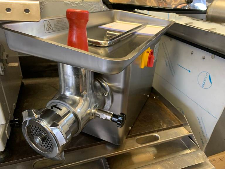 NEW COMMERCIAL KITCHEN 12 SIZE MEAT MINCER GRINDER MACHINE CATERING COMMERCIAL  BUTCHER RESTAURANT