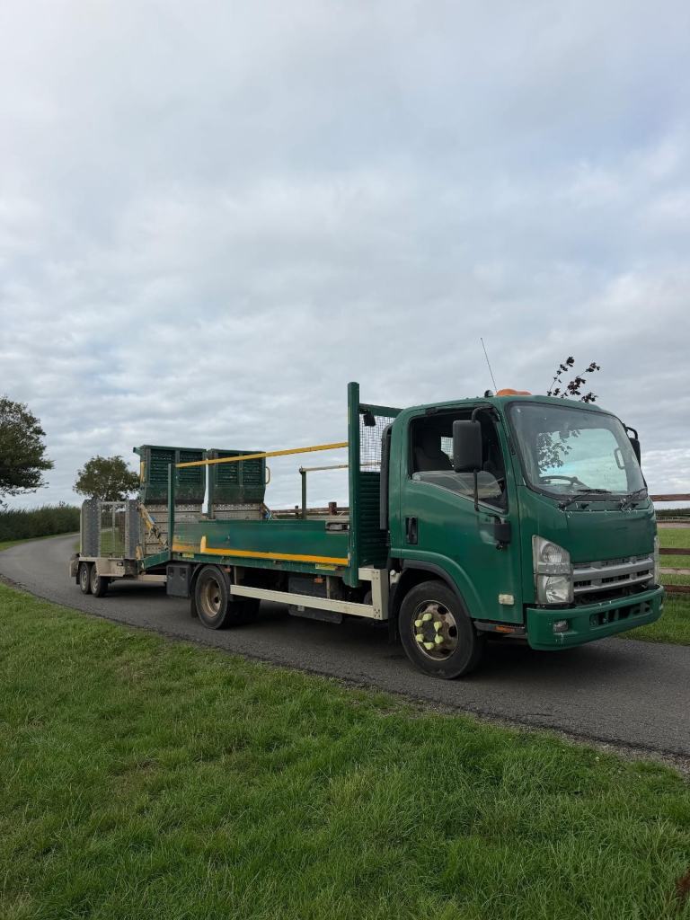 2014 IZUZU NPR85 5TON BEAVERTAIL WITH 2015 GH94BT IFOR WILLIAMS PLANT TRAILER