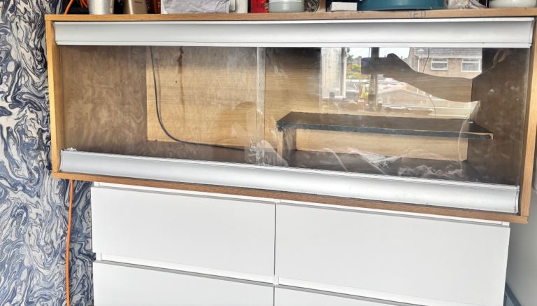 Reptile enclosure/vivarium 
