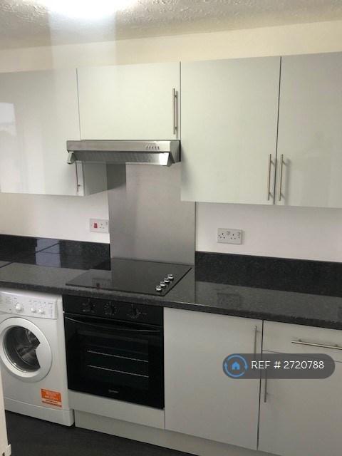 2 bedroom flat in Wingrove Drive, Purfleet-On Thames, RM19 (2 bed) (#2720788)