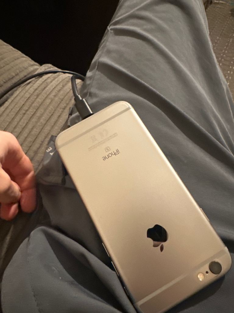 Apple iPhone 6S – Silver, Good Condition
