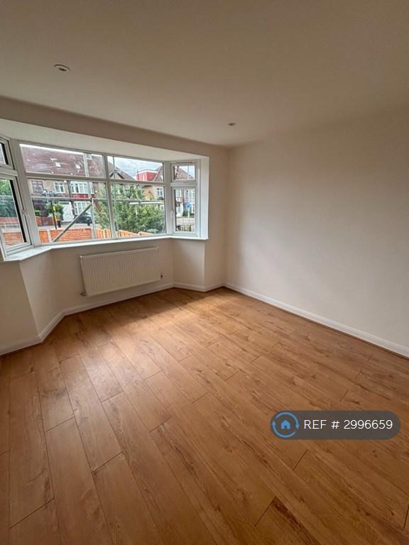 4 bedroom house in High Road, Romford, RM6 (4 bed) (#2996659)