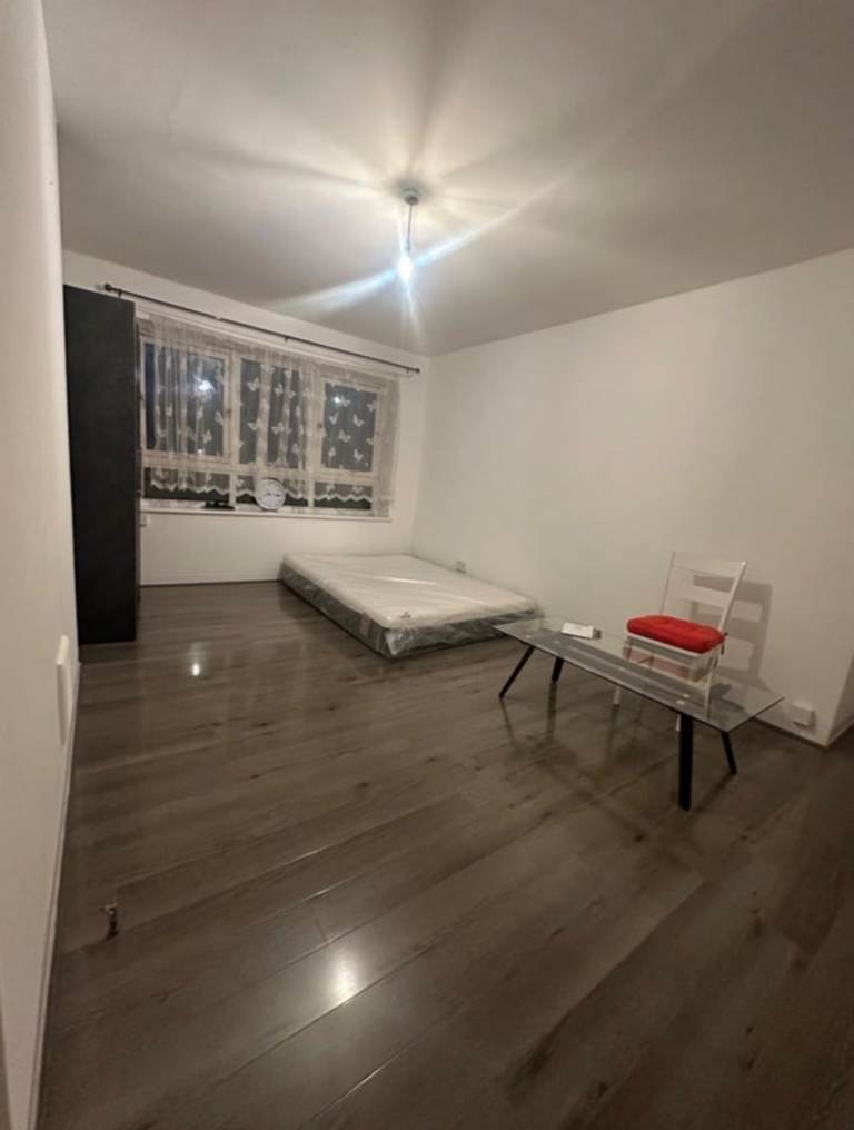 Spacious & Cosy Double Room For Rent AT SE18 7EE
