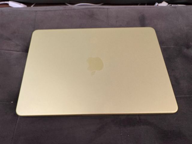 Apple MacBook Neo Citrus Yellow 8GB RAM 256GB SSD - Only 14 Cycles