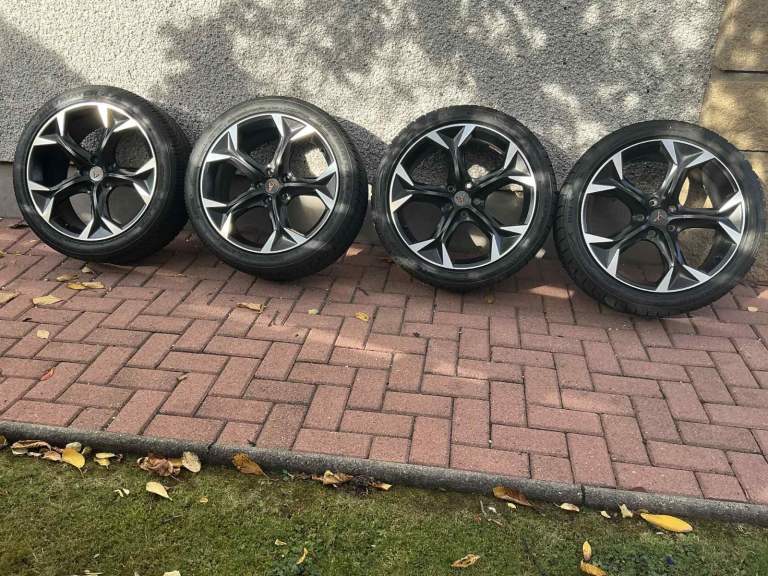 Set of 4 Cupra Formentor 19 inch Alloys with winter tyres