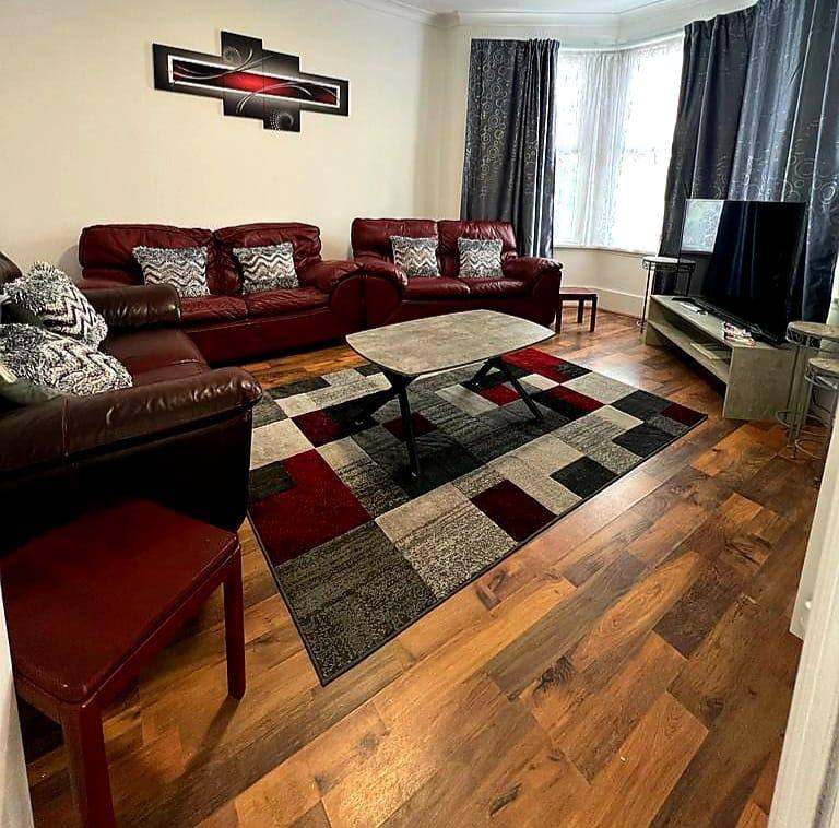 *HMO* Licence 7 Bedrooms with 3 Toilets and Bathrooms terrace house near Turnpike Lane Station